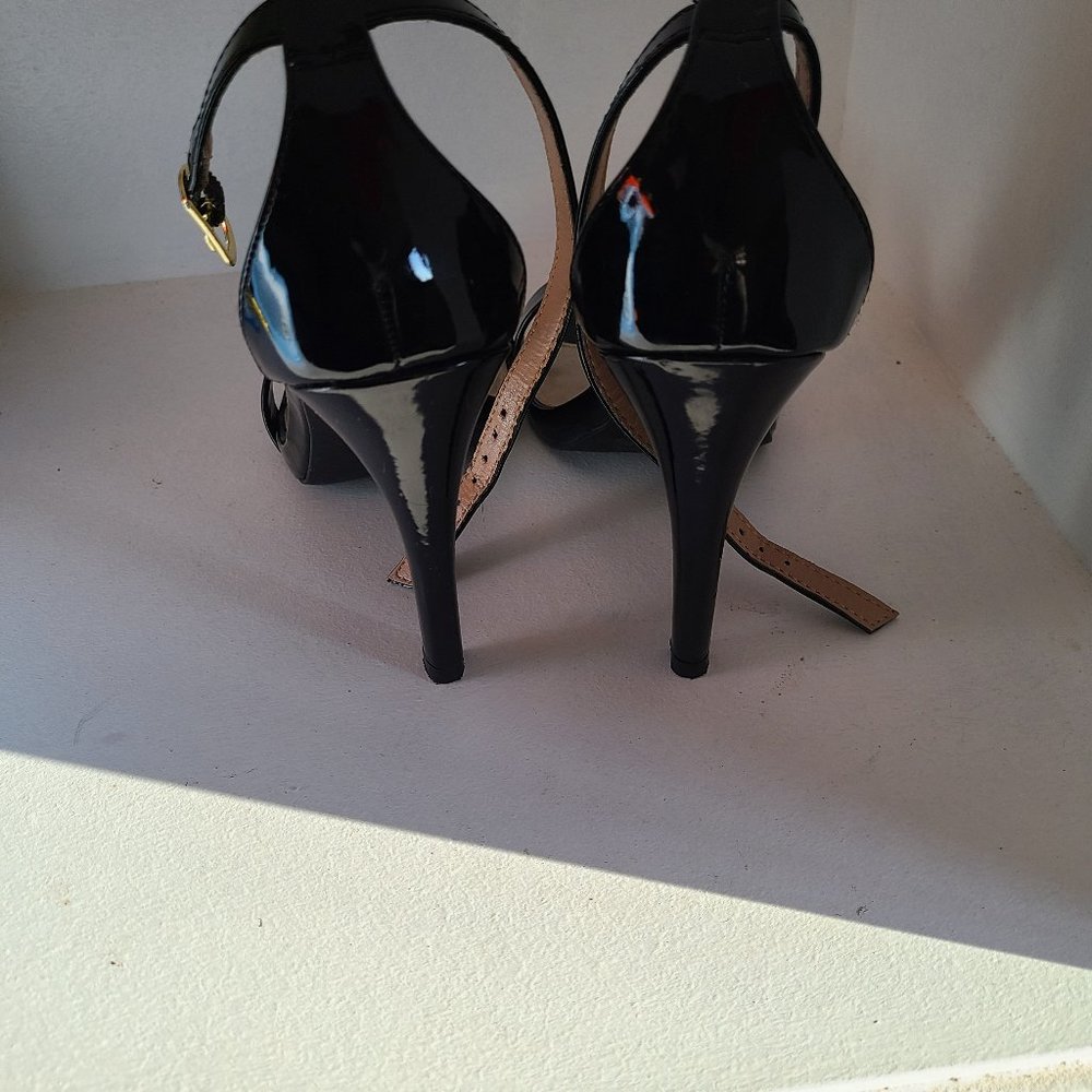 Women/Teen patent leather heel